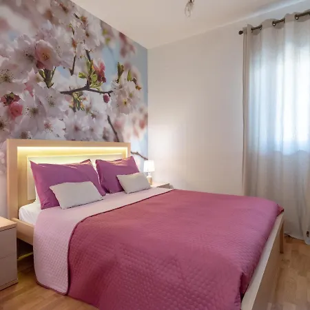 Onyx Center With Parking Apartment *